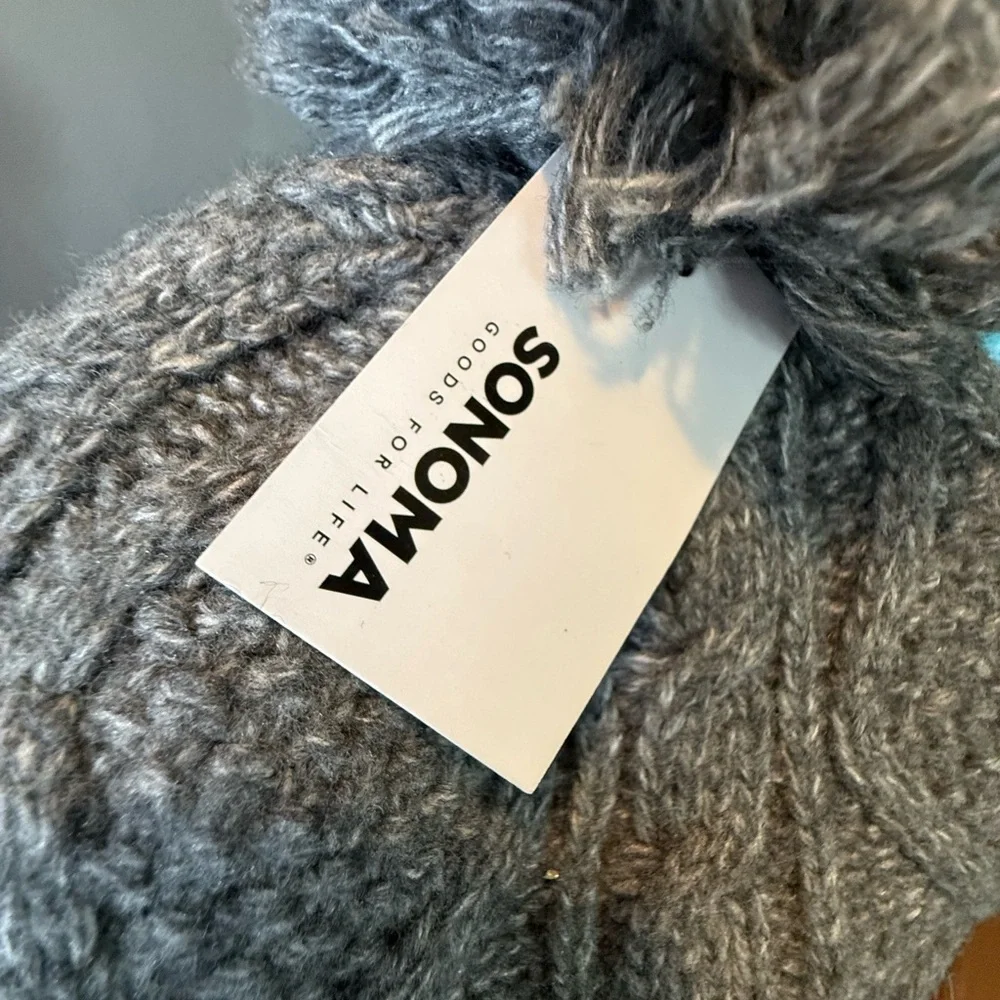 Sonoma NWT Faux Fur‎ Lined Xtra Warm Pom Pom Winter Hat in Gray